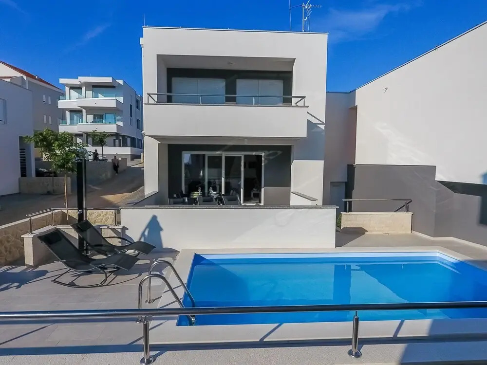 Villa Lumada Pool Apartments