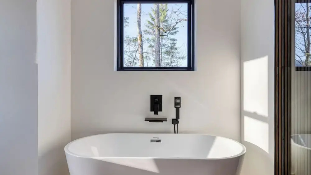 Modern Smoky Mountain Stay With Two Decks, Plunge Pool & Game Room Overlook Lodge by Avantstay