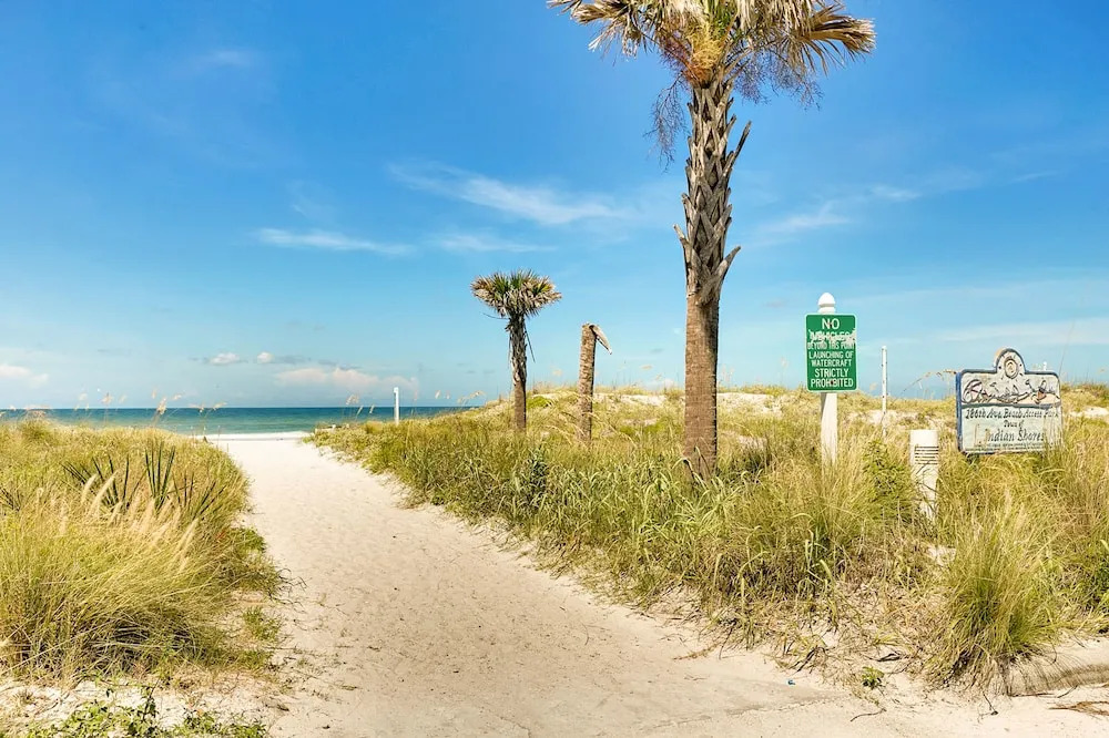 Contemporary 3br/3.5ba W/ Gulf View, Walk To Beach 3 Bedroom Home