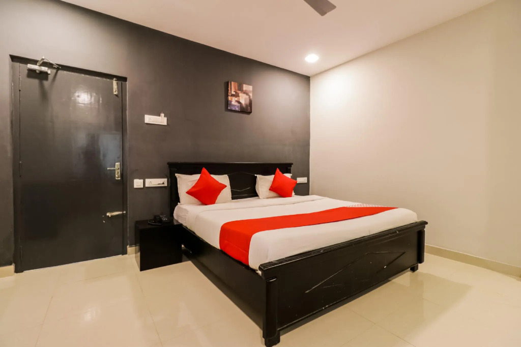 OYO Flagship 22450 Our Palace