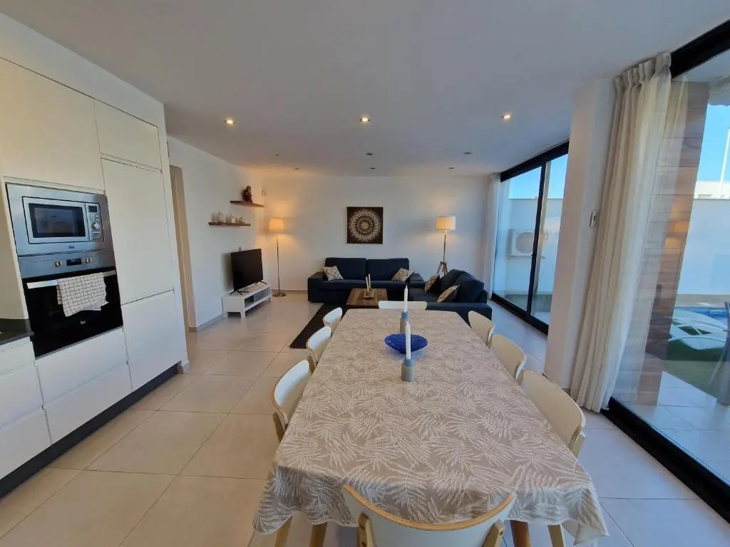 Lo Pagan Holiday House