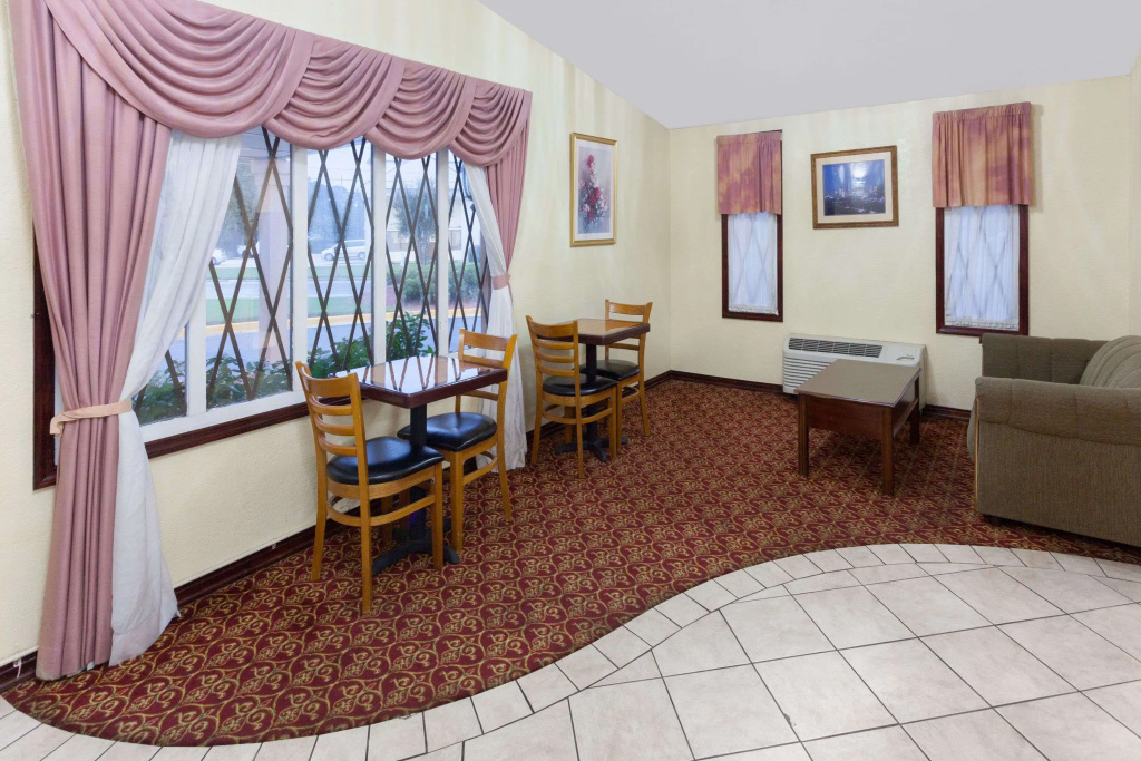 Knights Inn - Tucker