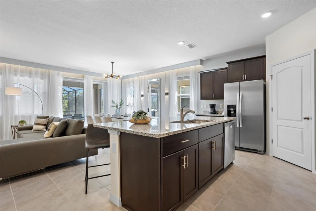 6 Bedrooms 5 Bathrooms Solterra 7623 Ol