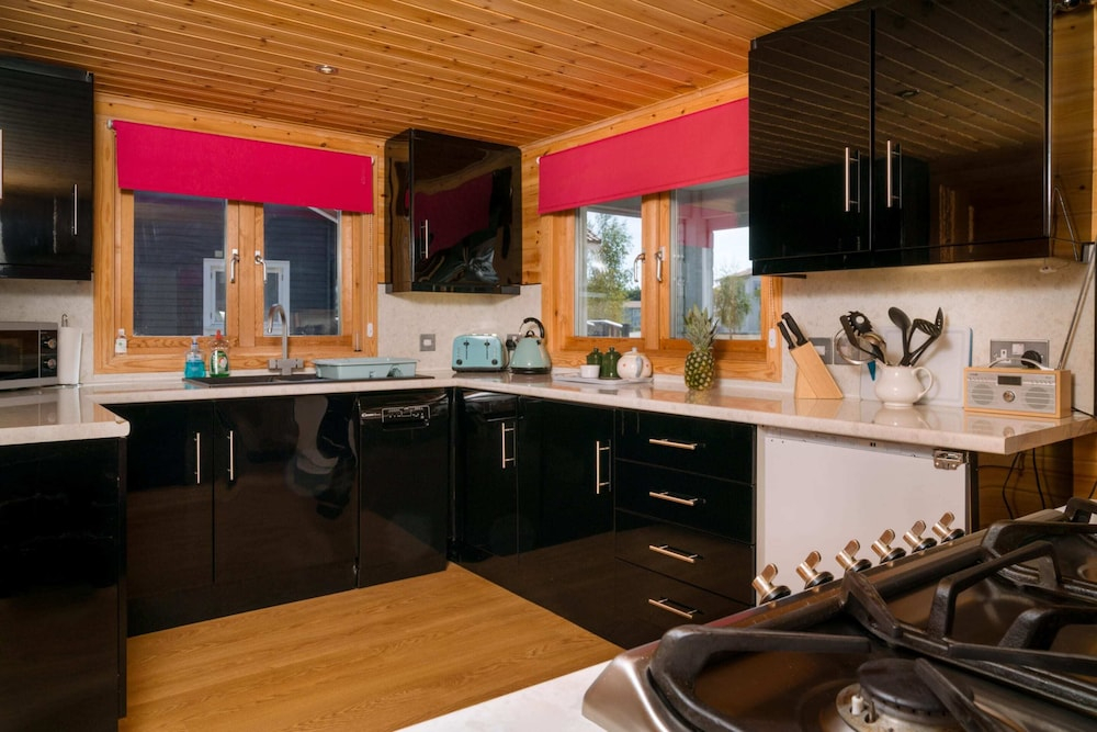 Lodge in Caldecott Hall With Private Hot Tub