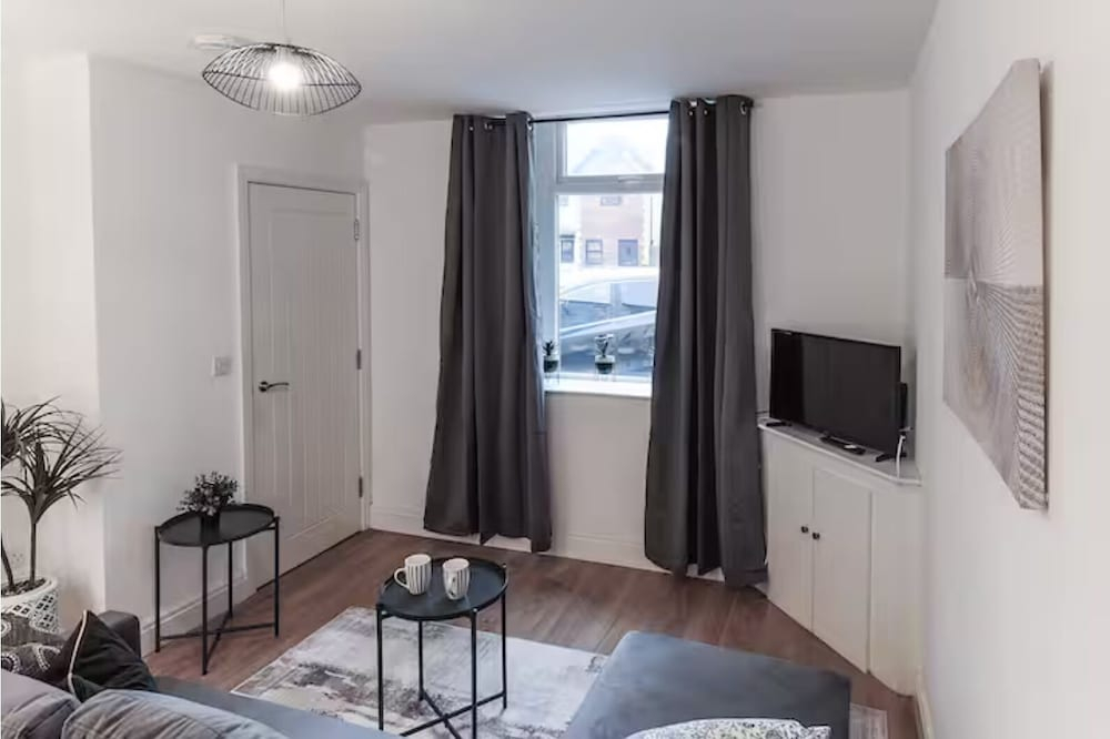 Prime Location 3BR with Garden