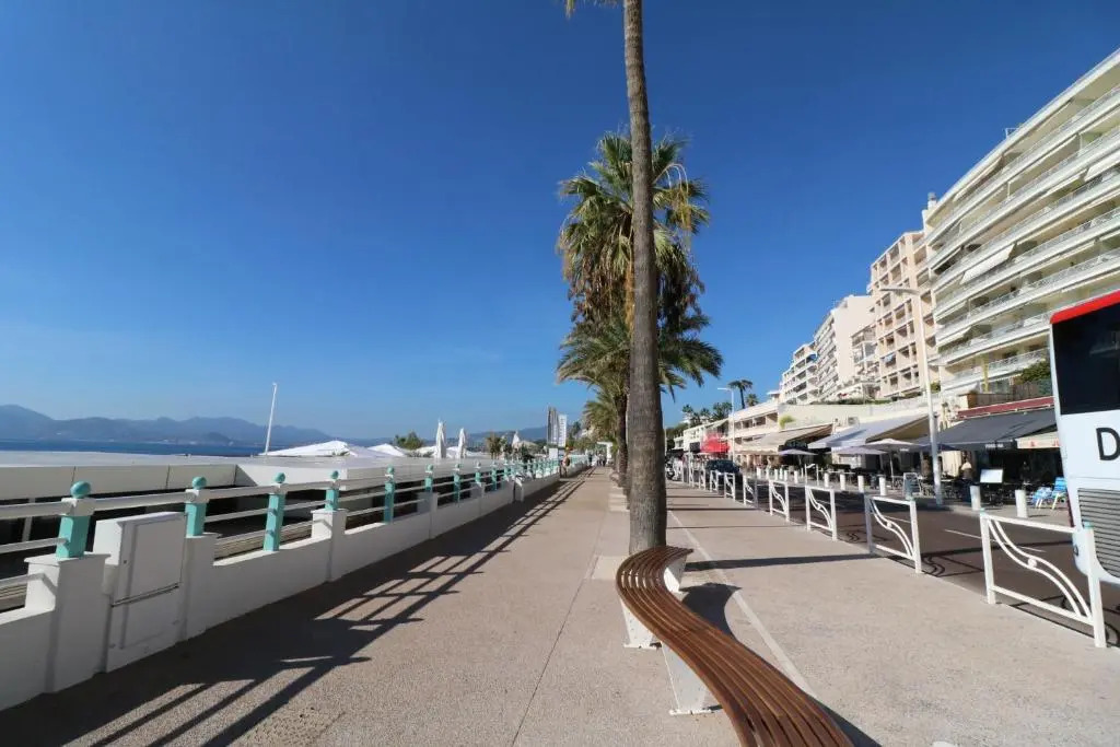 Amazing Sea View 2 Bedroom Front of the Beach 303