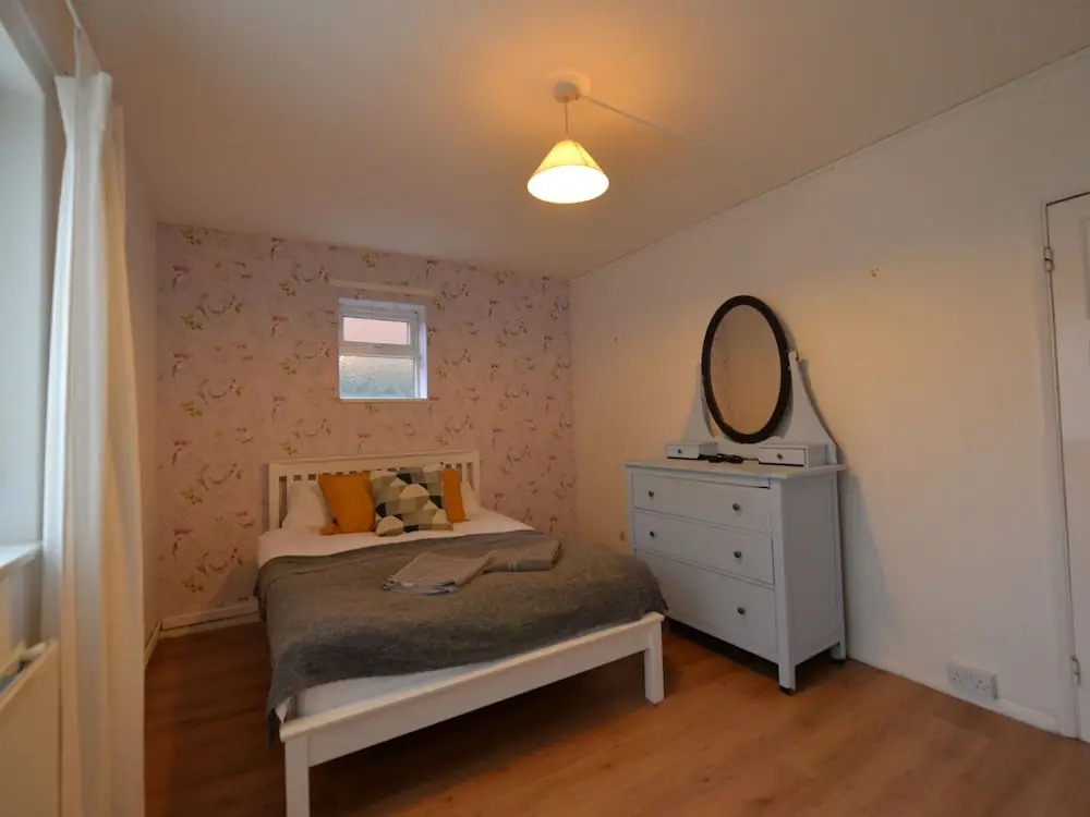 Pretty Family Apartment in Coventry Near Fargo Village