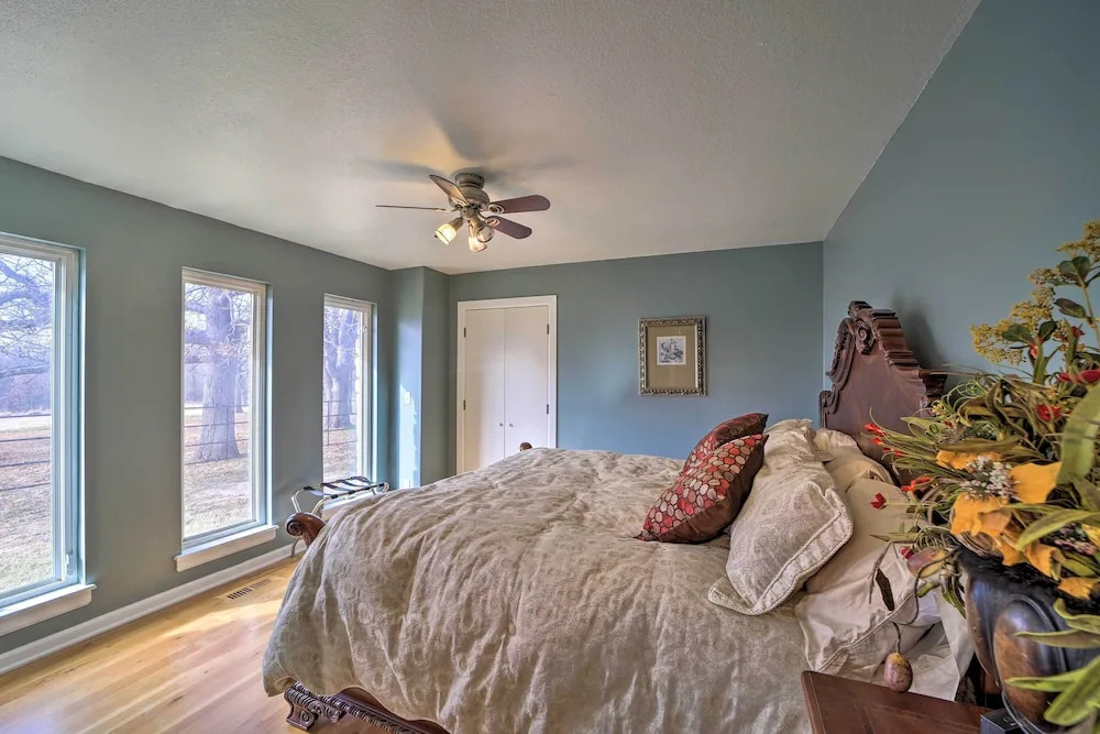 Grand Tulsa Getaway With Private Pond, Dock & Deck