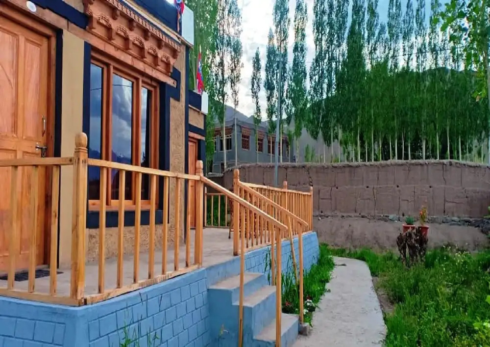 TIH Chomal Huts