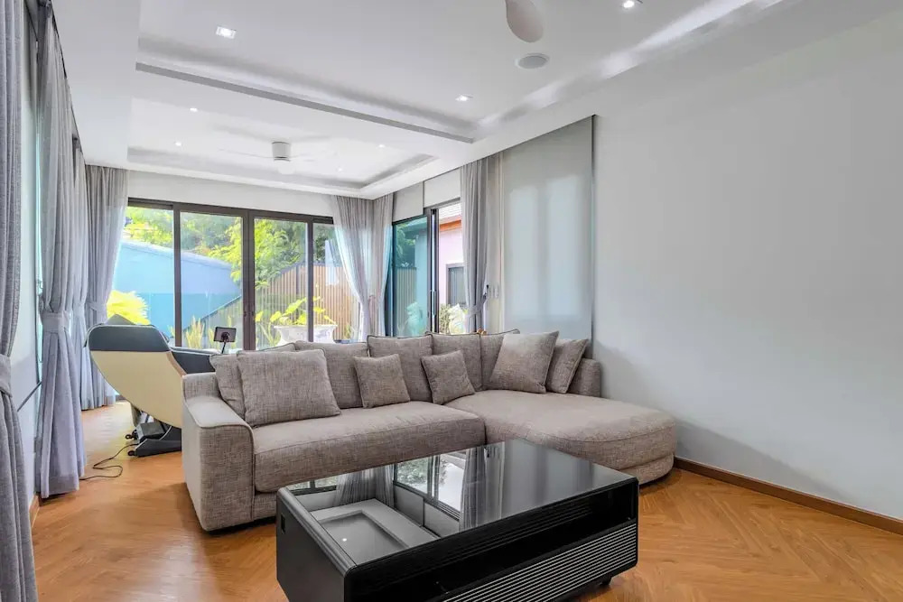5BR Villa Waterfall Pool Movie Room V257