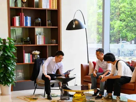 Hanya Kaiyuan Life Hotel (Ningbo East New City International Convention Center)
