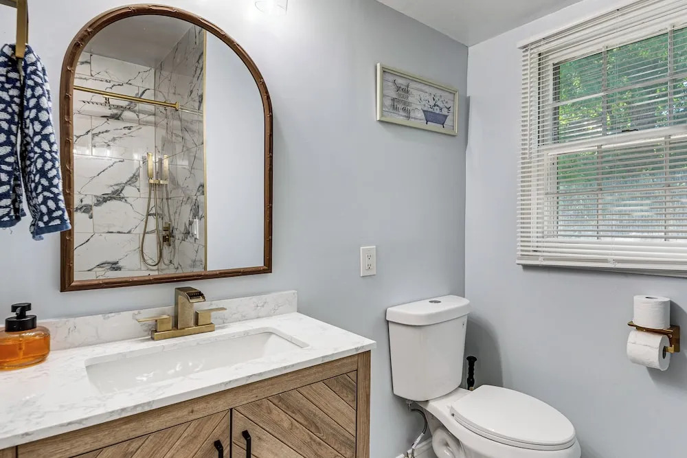 Spacious Home w/ Hot Tub, 14 Mi to Downtown Atl!