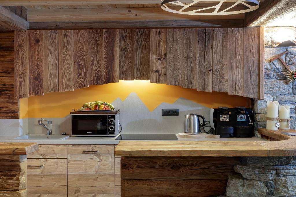 Chalet Matterhorn François - Central Alpine Chalet with Private SPA & Breakfast