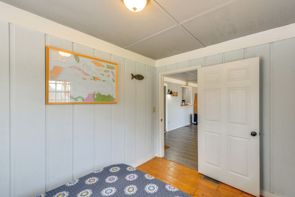 Private Beach & Dock: Lake Hartwell Family Getaway