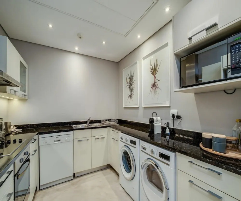 Modern Waterfront Apartment w Canal Views Gulmarn 201
