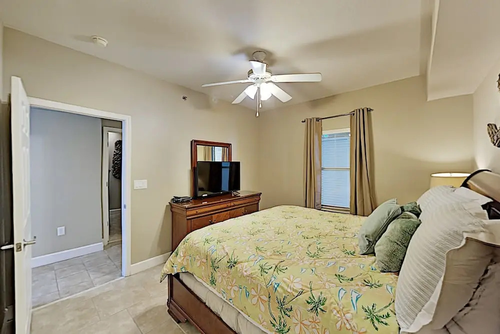 Gulf-front Getaway: Pools, Hot Tub - Steps To Sand 2 Bedroom Condo
