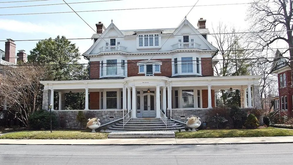The Albanus Phillips Inn