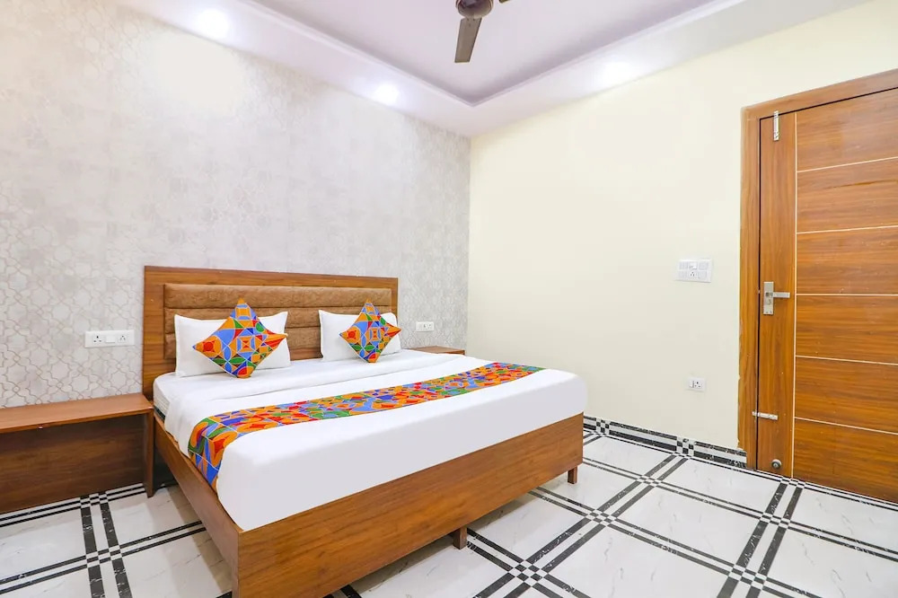 Fabhotel Starlight