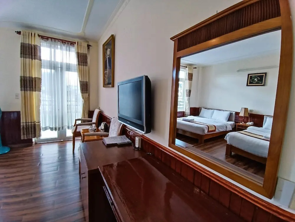 ANH ĐÀO HOTEL