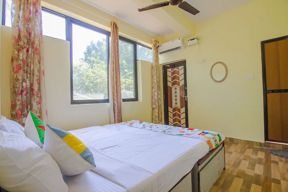 OYO 18897 Home Elegant 3 BHK Villa Parra