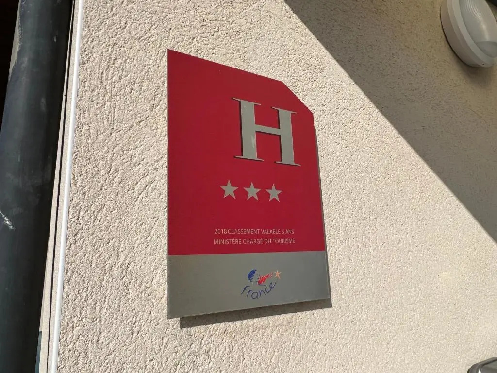 Hôtel Le Laurys-hôtel calme proche de Rodez avec parking privé gratuit-Arrivée après 20h possible via borne automatique