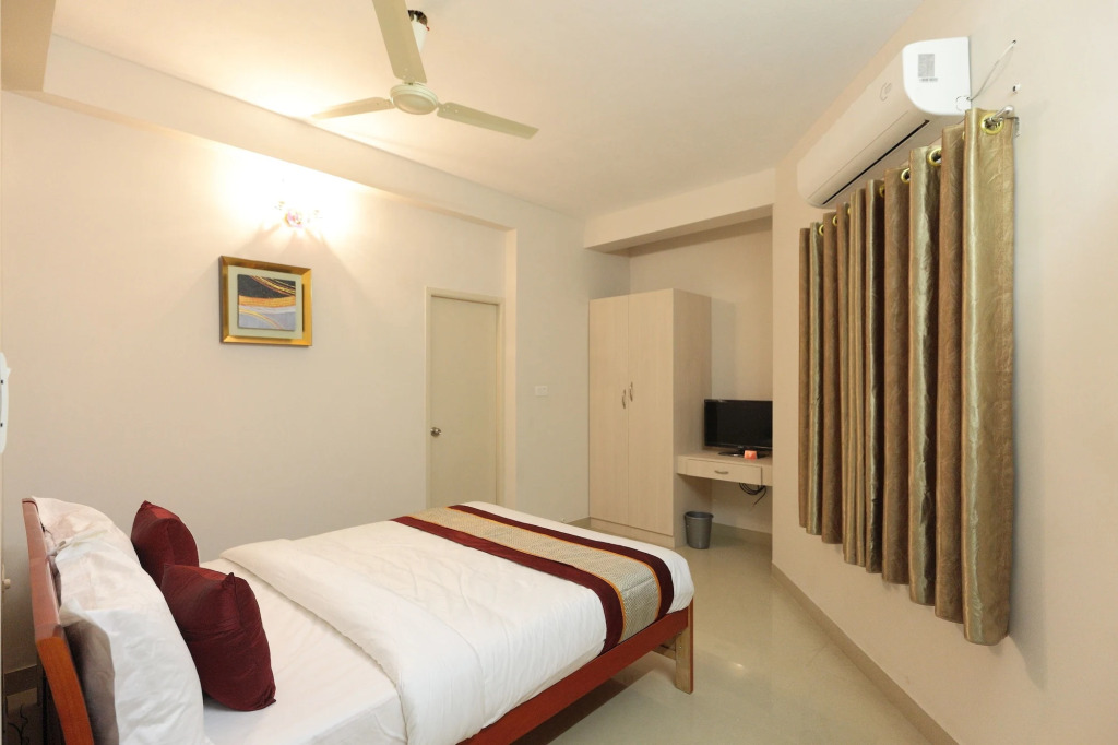 Royce Ebony by OYO Rooms