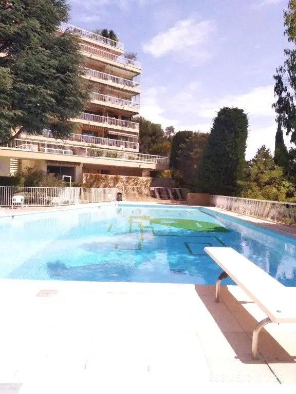 NICE- GAIRAUT - JARDIN PRIVE- GRAND F1 LUMINEUX-Piscine Collective