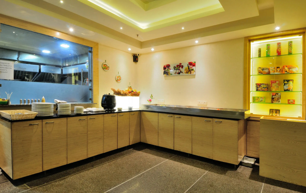 Aman Continental With Restaurant - 5Mins from Connaught Place ,Railway Station & Metro