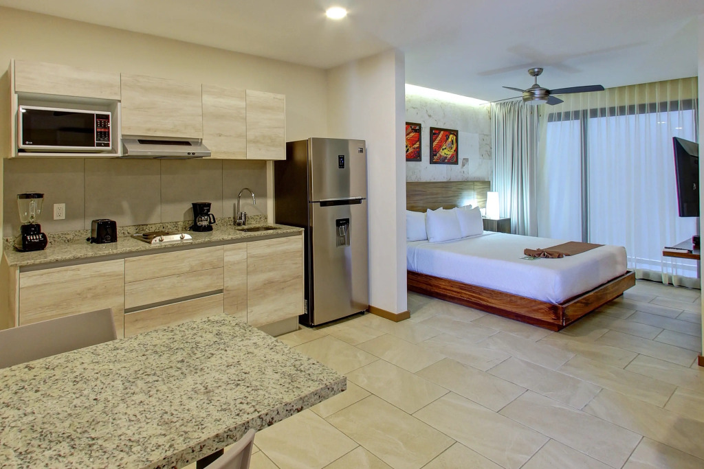 Grand Fifty Suites
