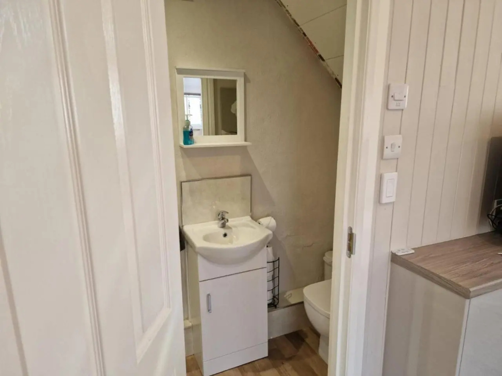 Carlisle Central, Cute Studio Appt, The Cupboard