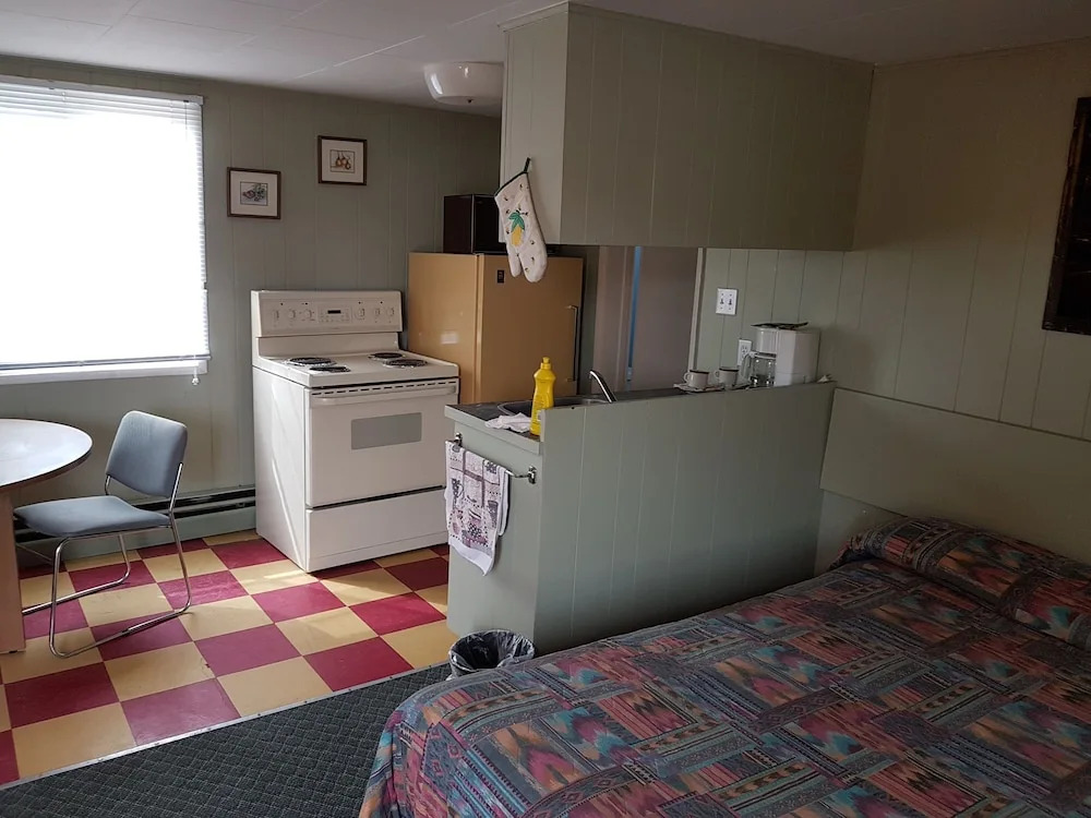 Deerview Lodge & Cabins - Princeton BC