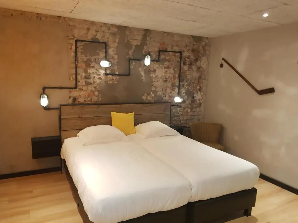 Upstairs Hotel