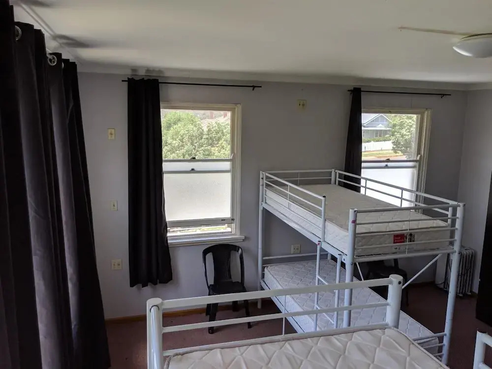 Young Budget Accommodation - Hostel