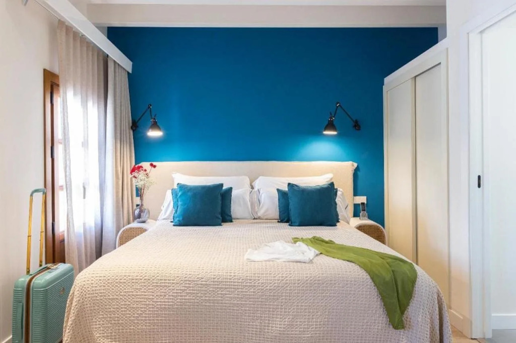 Отель Samaritana Suites