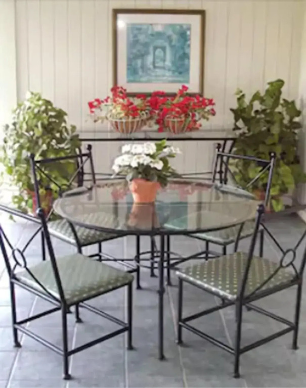 Coral Reef Inn & Condo Suites