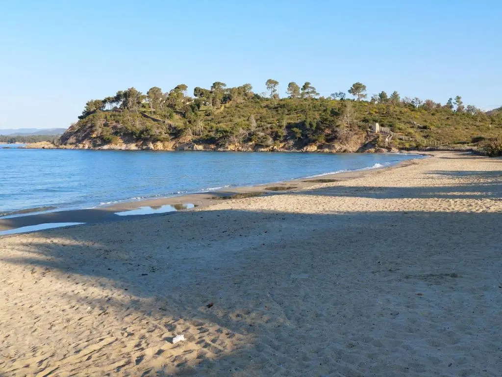 Bormes les Mimosas, Hameau de Cabasson, à 400m de la mer et du fort de Bregançon, Villa classée 3 étoiles, de 2 à 8 personnes