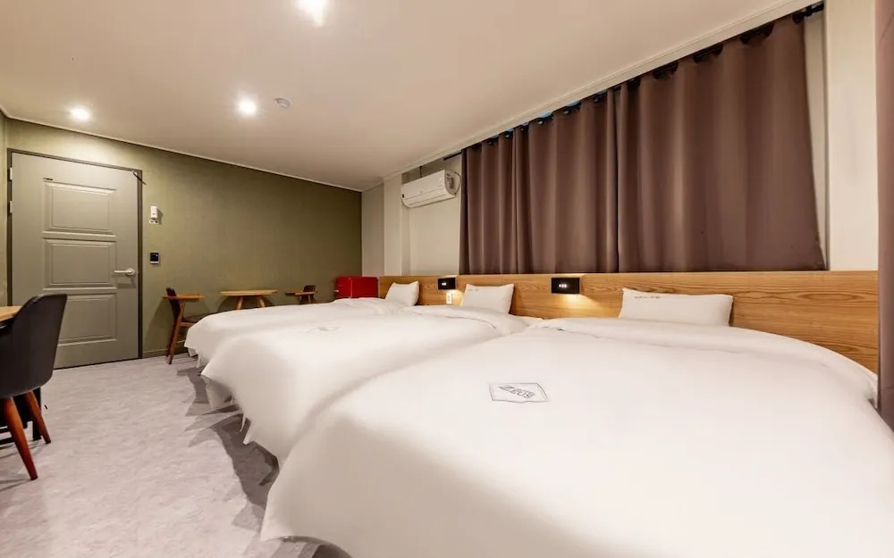 Zeus Motel