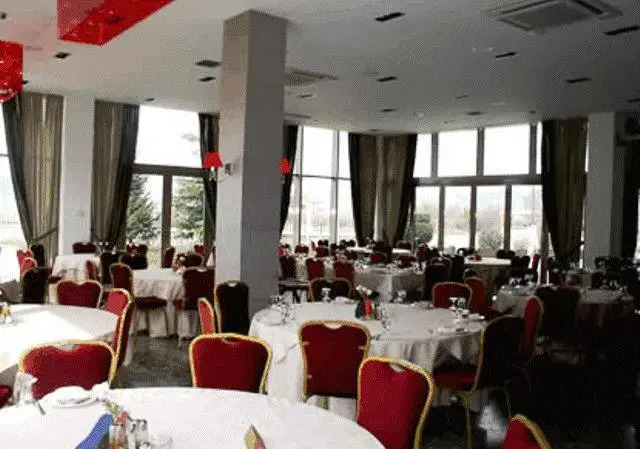 Dedis Hotel