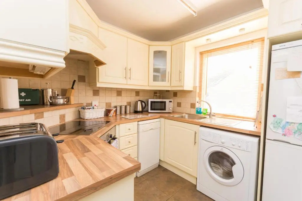Excellent Location -Central Belfast - Parking - 4 Beds