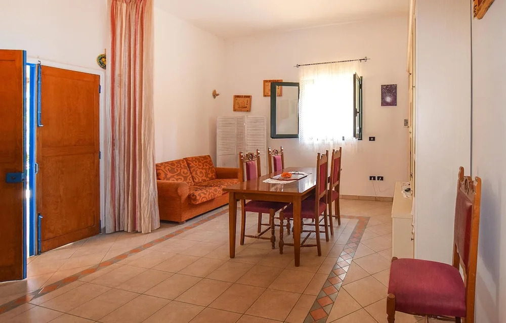 Awesome Home in Contrada Spina With Outdoor Swimming Pool, Wifi and 2 Bedrooms