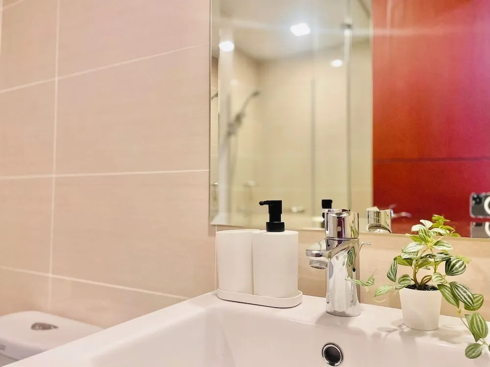 One Uptown Opposite of grandhyatt hotel manila Taguig city