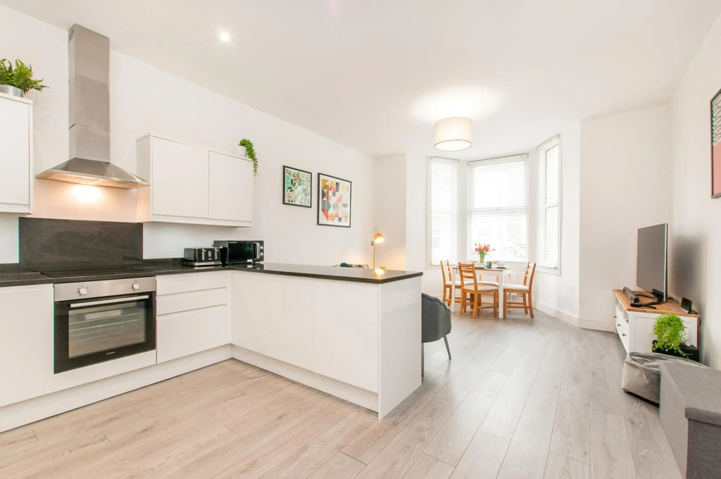 Popular - Modern Walpole Bay Apartment