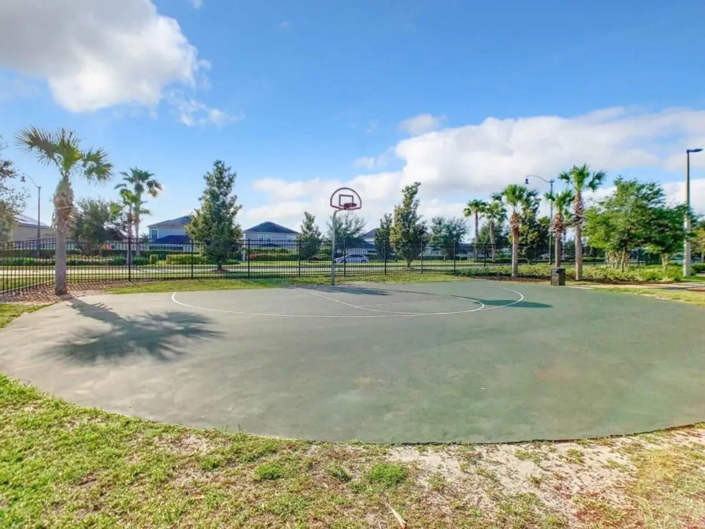 Vivid 2BR condo with free Waterpark at Storey Lake