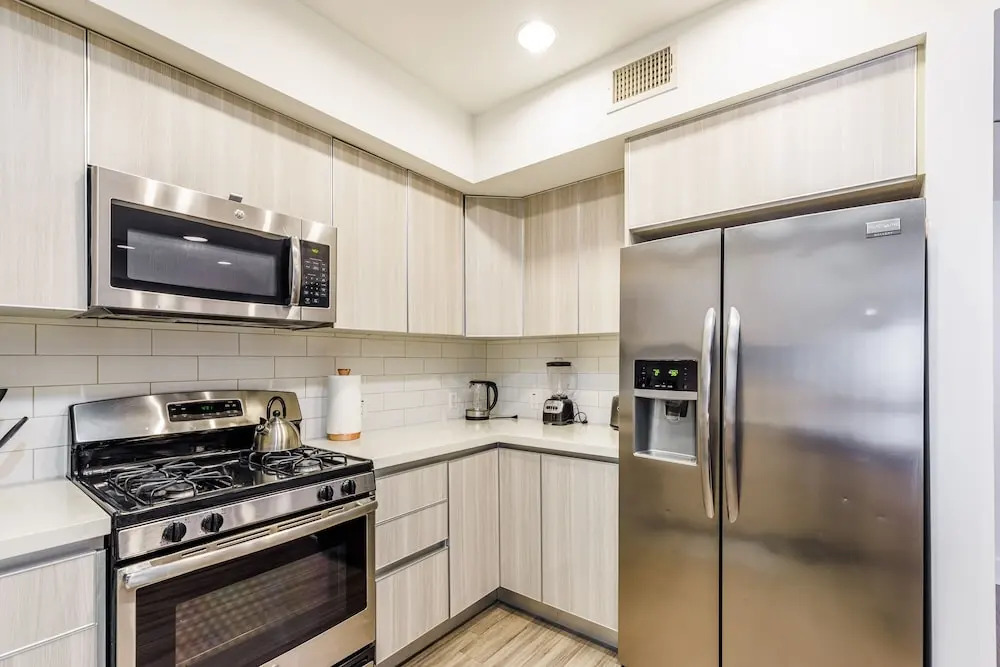 Brand new 2 Bedroom Apartment on Hawthorn Ave Hollywood 2 Apts by RedAwning