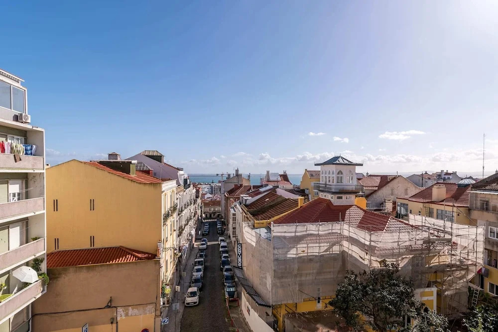 Guestready - Bright 2BR Apartment in the Heart of Graça