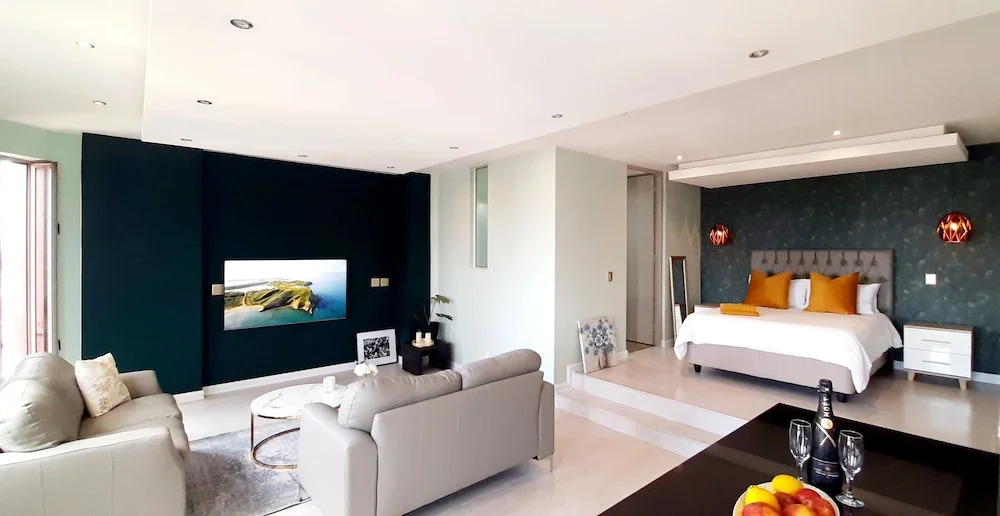 4 on Pritchard Luxury Suites