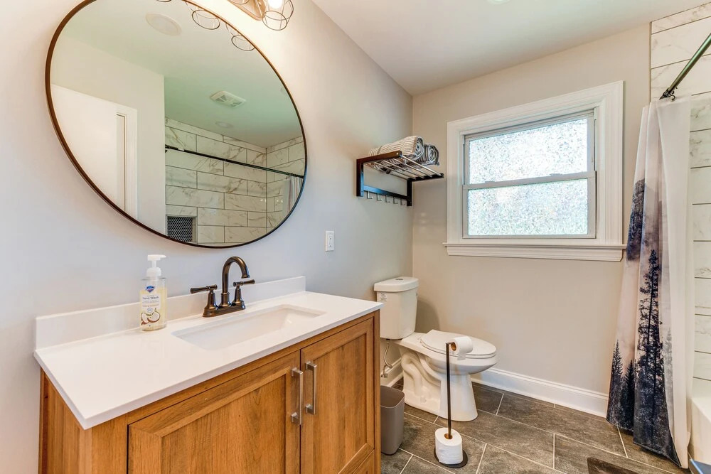 Charming Charlotte Home: 2 Mi to Downtown!