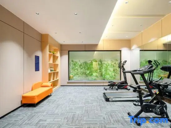 Yeste International Hotel (Liuzhou Cruise Terminal Shuangyu Hui River View Branch)