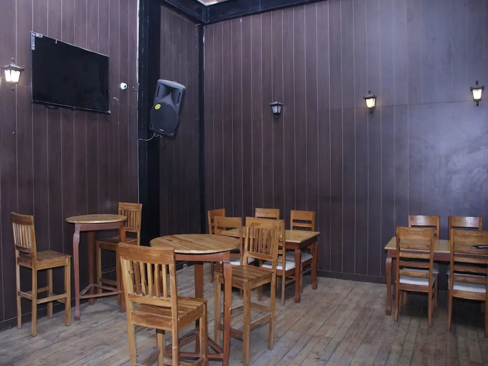 OYO 14353 Hotel Roxas