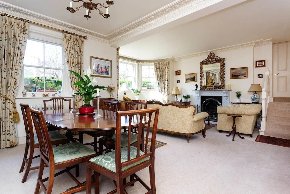 Veeve - Traditional Wimbledon Village
